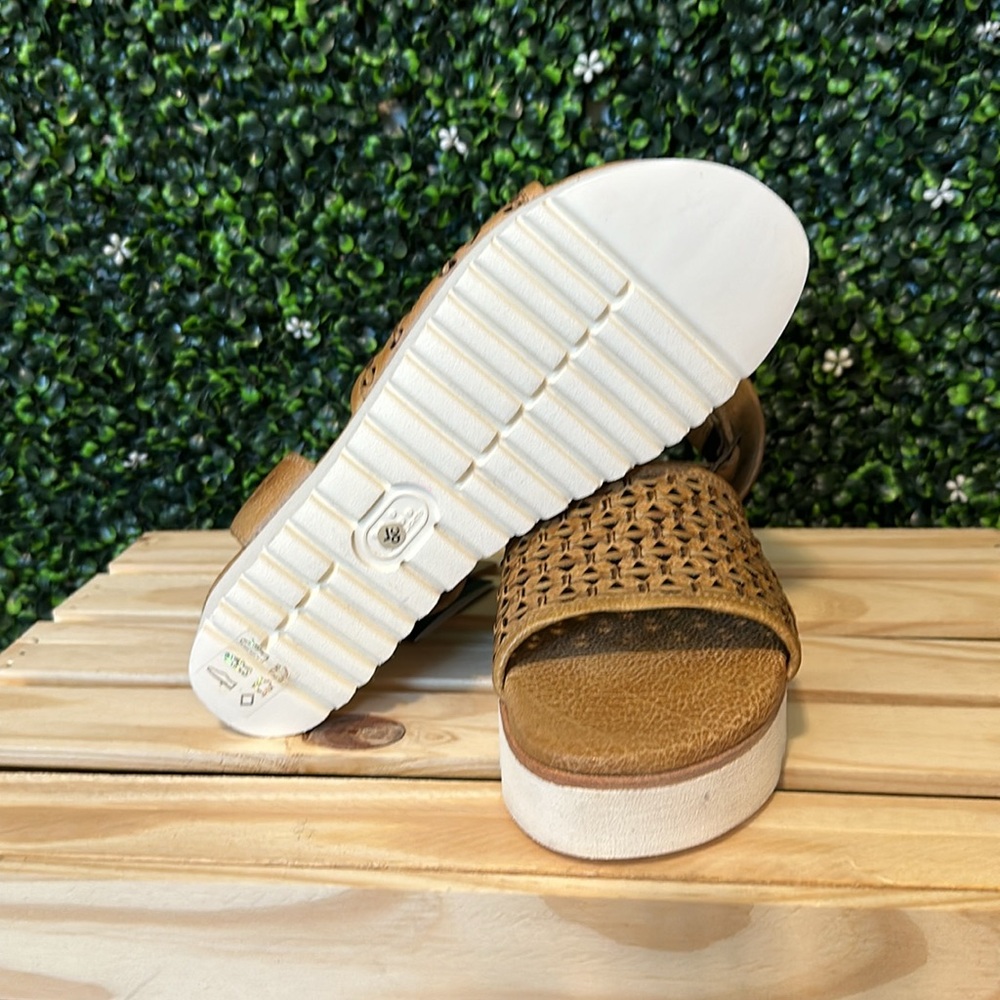 Bed Stu Brisa Platform Sandals - Picture 8 of 8